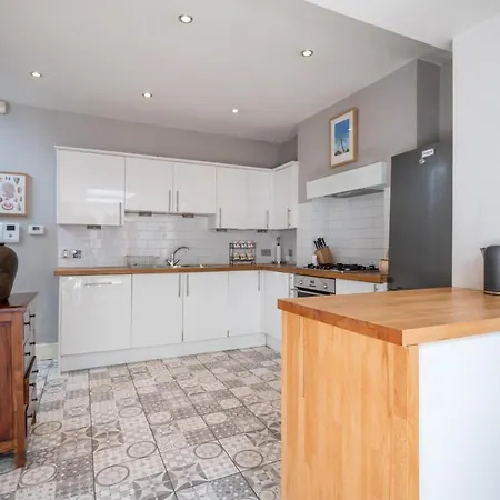Appartamento Gorgeous Flat With Garden In Battersea Londra Esterno foto