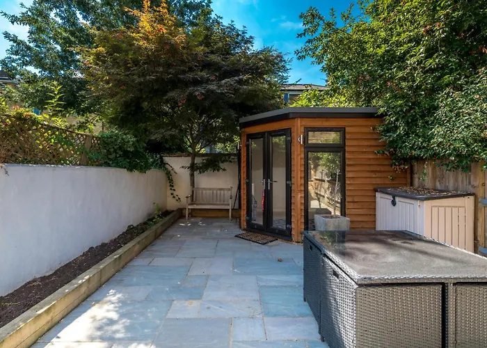 Gorgeous Flat With Garden In Battersea